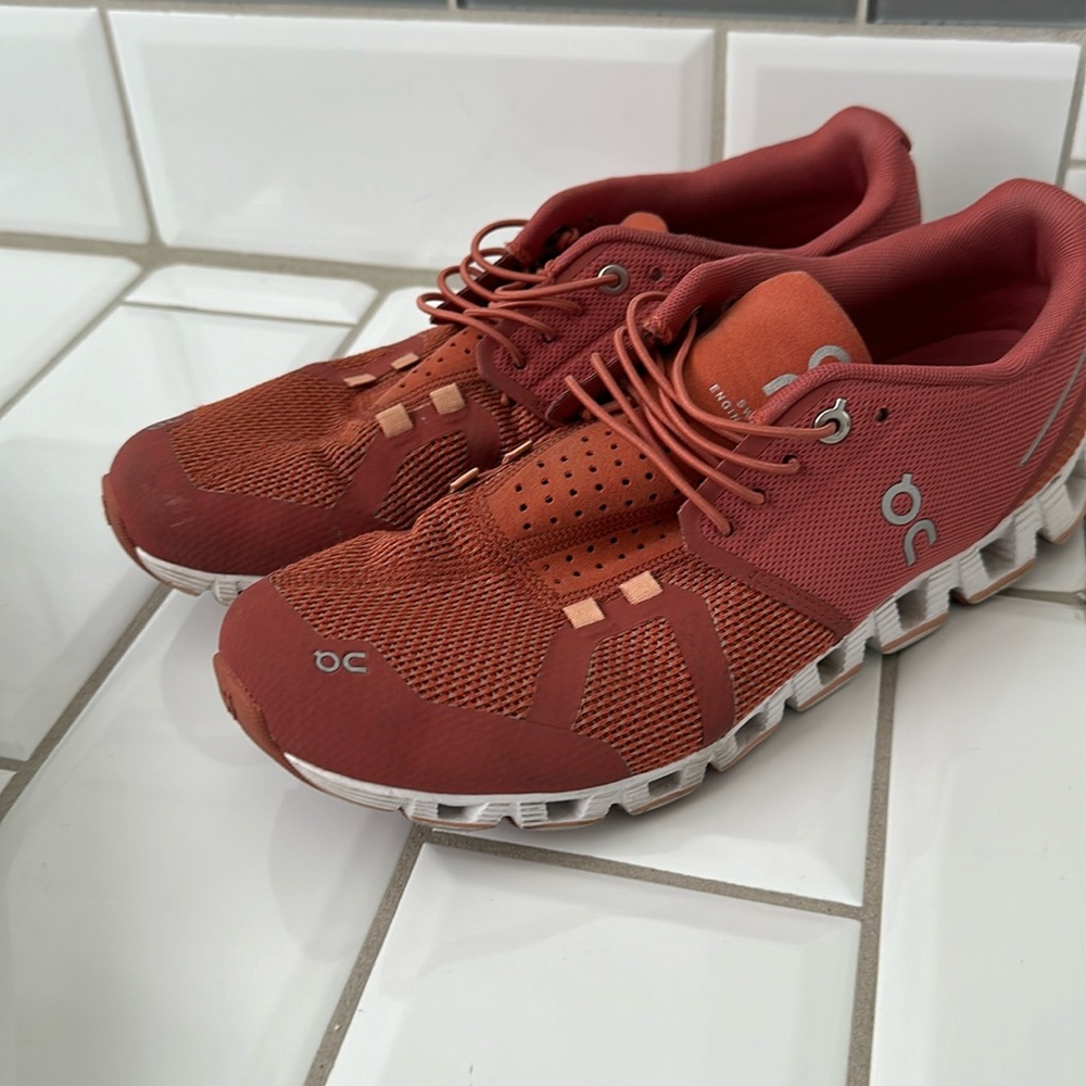 On cloud 5 lifestyle shoe